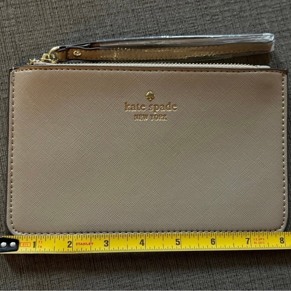 NWT's Large Kate Spade Wristlet - Picture 5 of 8